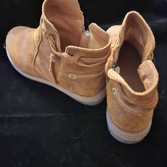 Born Tarklin Ginger/Congnac Suede Ankle Booties With Fringe - Picture 4 of 10